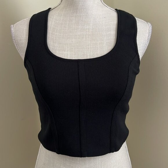 Boutique Black Sleeveless Crop Top - Picture 3 of 9